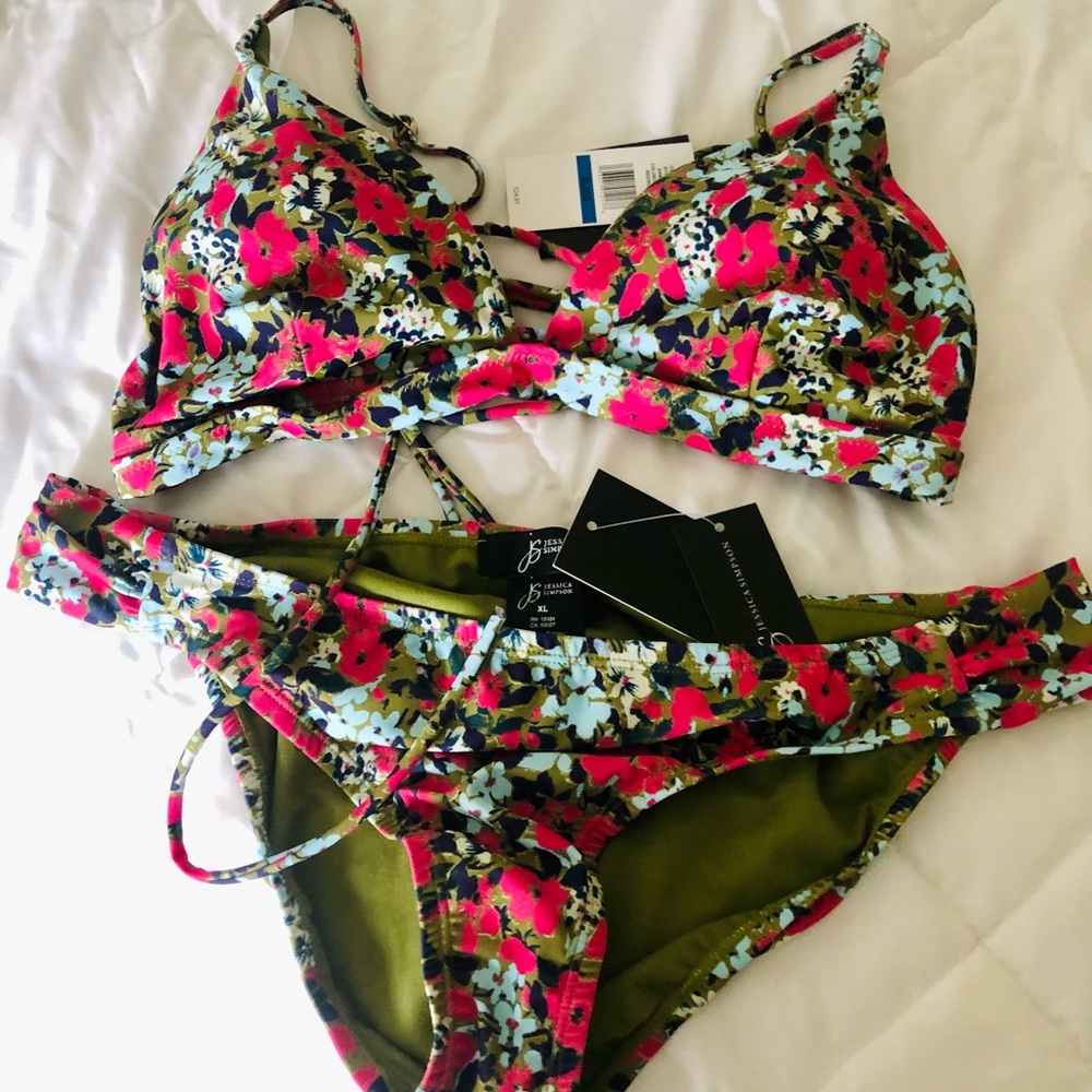 Jessica Simpson 2-piece bikini